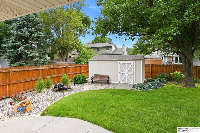 300 S Fillmore Street, Papillion, NE 68046