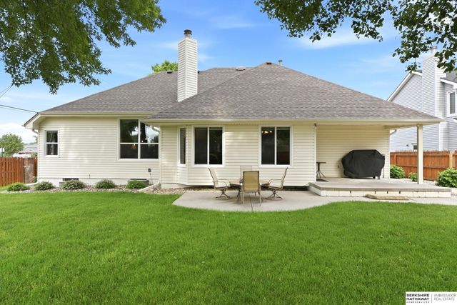 300 S Fillmore Street, Papillion, NE 68046