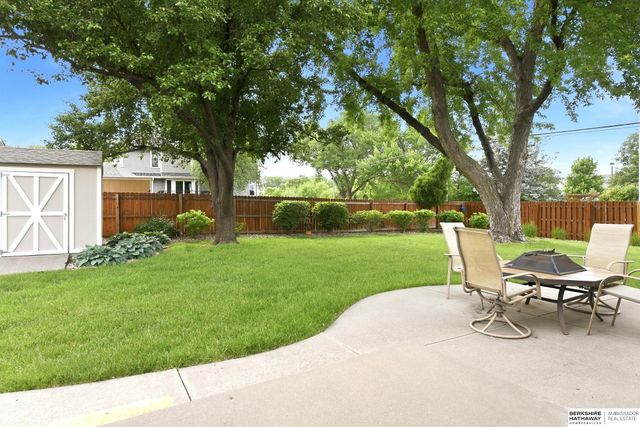 300 S Fillmore Street, Papillion, NE 68046