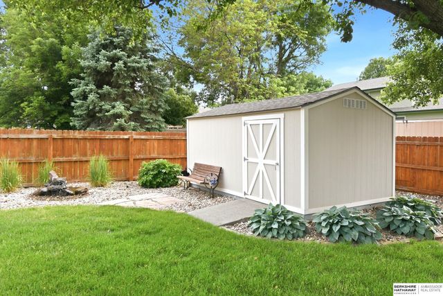 300 S Fillmore Street, Papillion, NE 68046