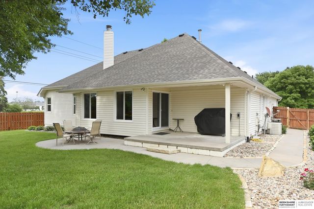 300 S Fillmore Street, Papillion, NE 68046