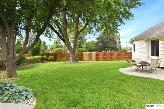 300 S Fillmore Street, Papillion, NE 68046