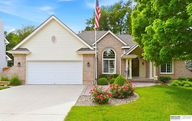 300 S Fillmore Street, Papillion, NE 68046