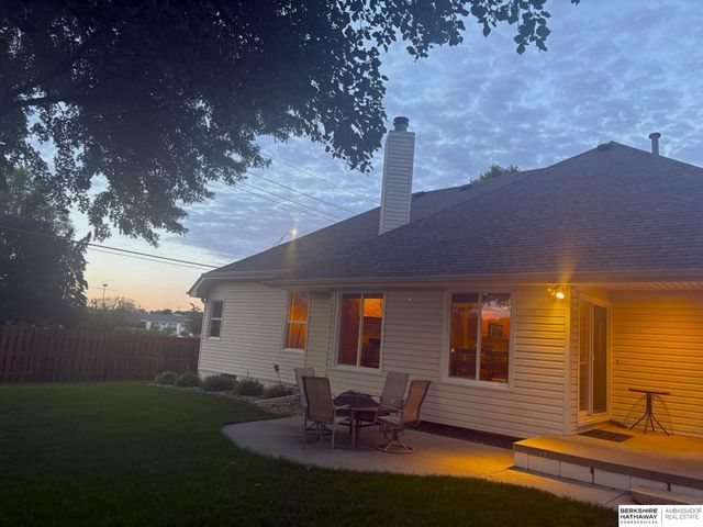 300 S Fillmore Street, Papillion, NE 68046