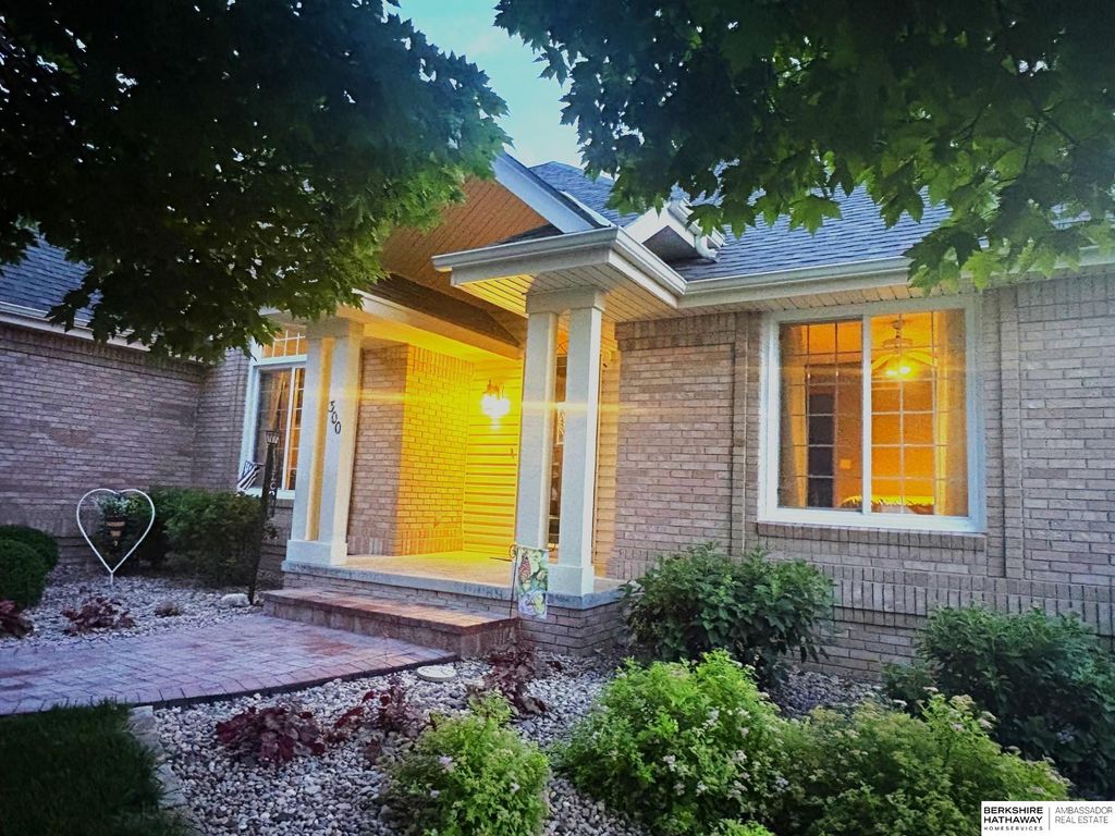 300 S Fillmore Street, Papillion, NE 68046