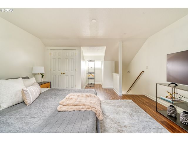 -1 Se 11TH Ave, Portland, OR 97214