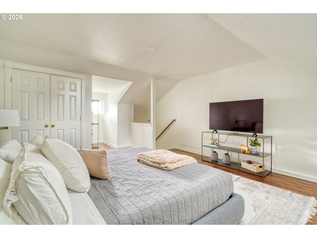 -1 Se 11TH Ave, Portland, OR 97214