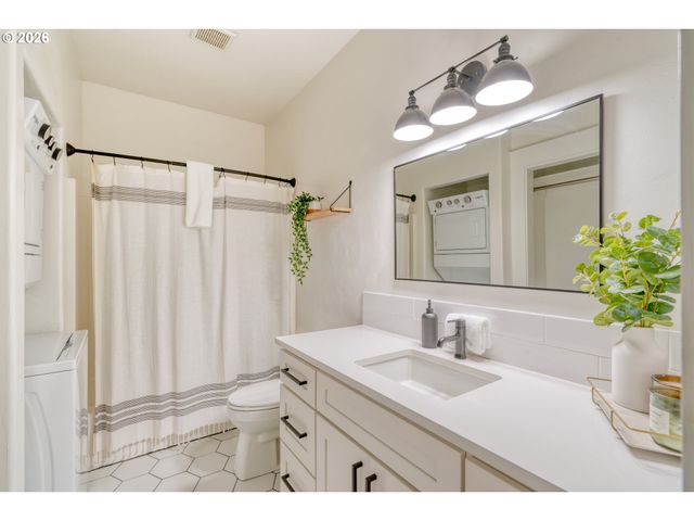 -1 Se 11TH Ave, Portland, OR 97214