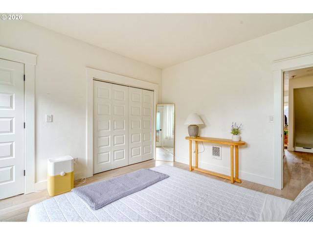 -1 Se 11TH Ave, Portland, OR 97214