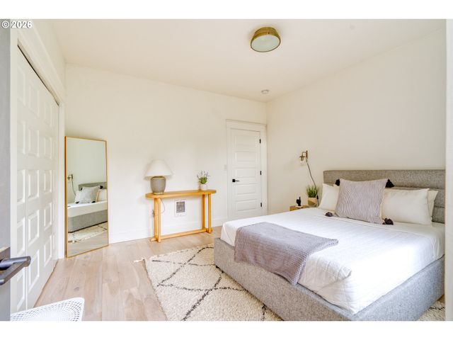 -1 Se 11TH Ave, Portland, OR 97214