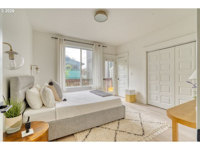 -1 Se 11TH Ave, Portland, OR 97214