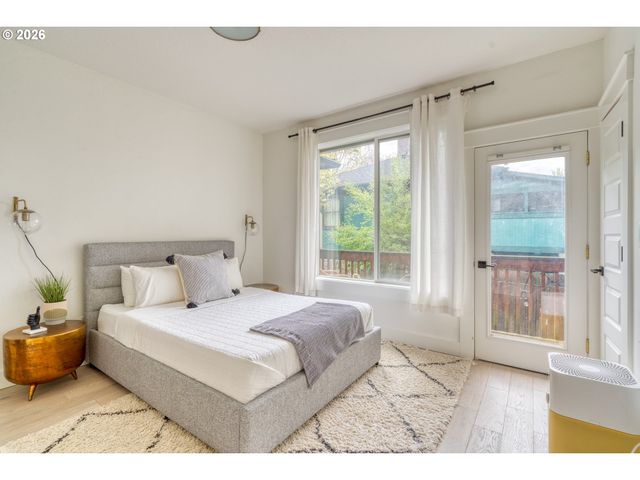 -1 Se 11TH Ave, Portland, OR 97214