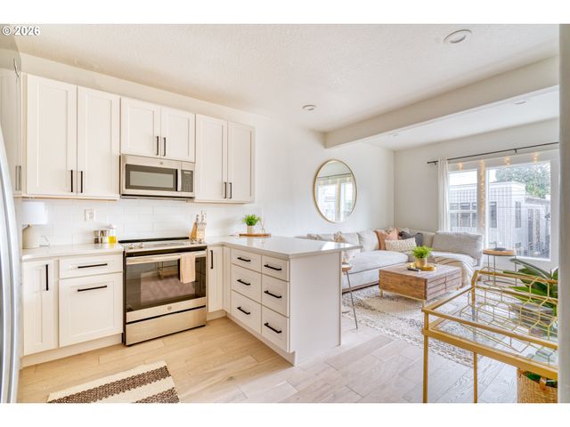 -1 Se 11TH Ave, Portland, OR 97214