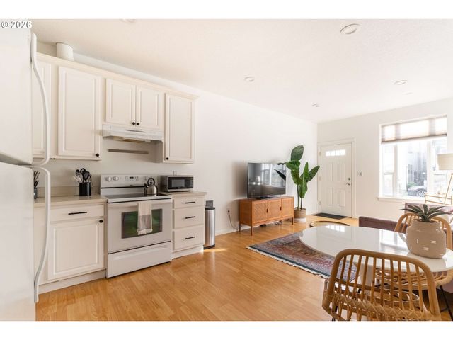 -1 Se 11TH Ave, Portland, OR 97214