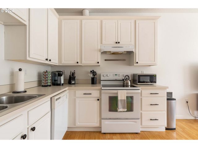 -1 Se 11TH Ave, Portland, OR 97214