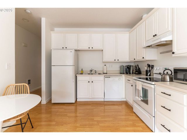 -1 Se 11TH Ave, Portland, OR 97214