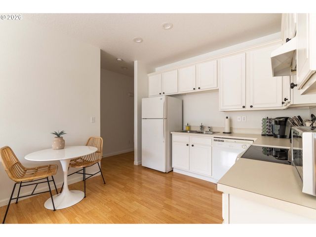 -1 Se 11TH Ave, Portland, OR 97214