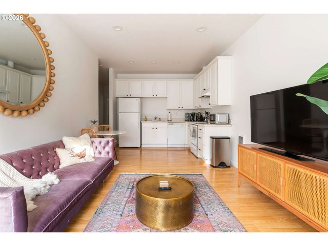 -1 Se 11TH Ave, Portland, OR 97214