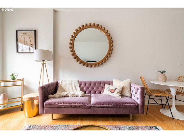 -1 Se 11TH Ave, Portland, OR 97214