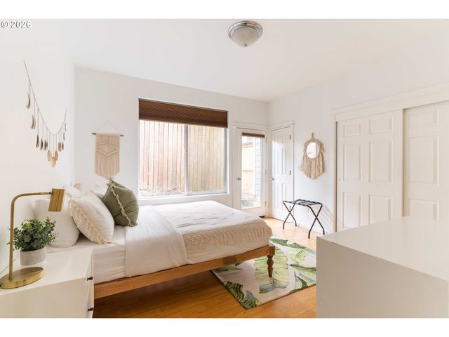 -1 Se 11TH Ave, Portland, OR 97214