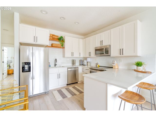 -1 Se 11TH Ave, Portland, OR 97214