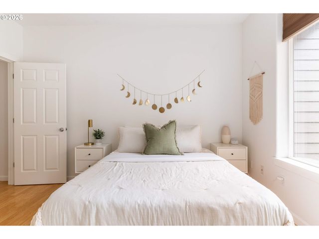 -1 Se 11TH Ave, Portland, OR 97214