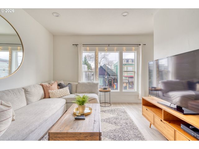 -1 Se 11TH Ave, Portland, OR 97214