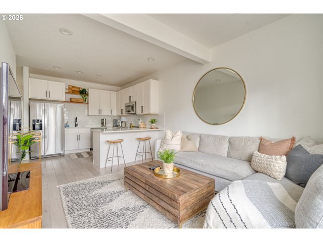 -1 Se 11TH Ave, Portland, OR 97214