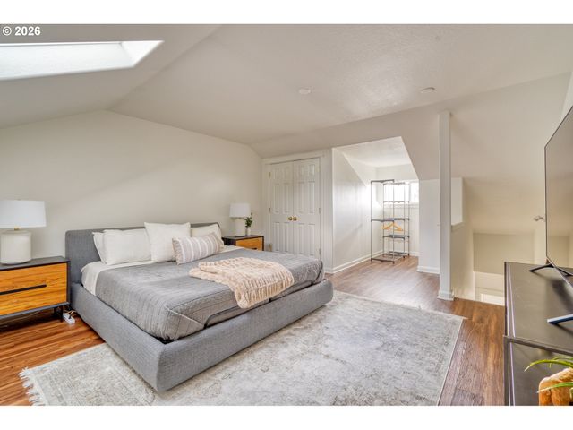 -1 Se 11TH Ave, Portland, OR 97214