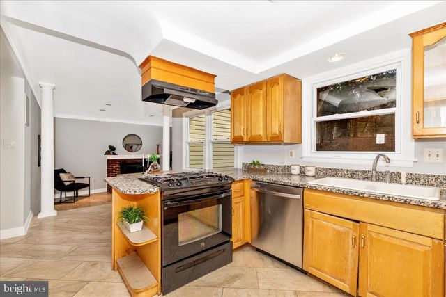 674 COLLEGE PKWY, Rockville, MD 20850