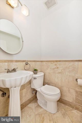 674 COLLEGE PKWY, Rockville, MD 20850