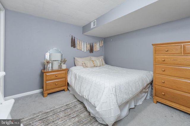 1136 W KINGS HWY, Mount Ephraim, NJ 08059