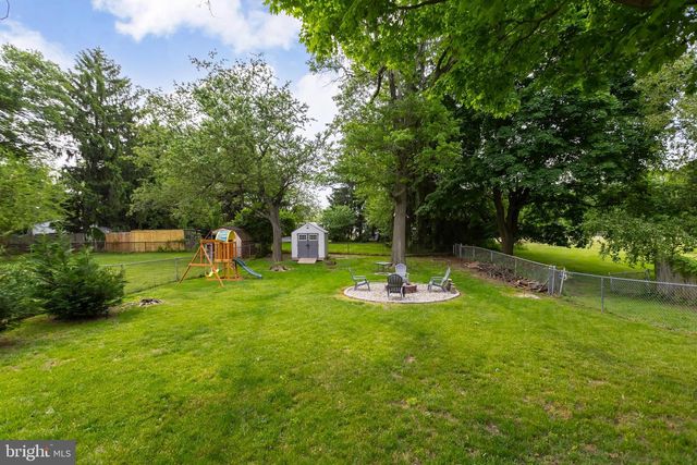 1136 W KINGS HWY, Mount Ephraim, NJ 08059