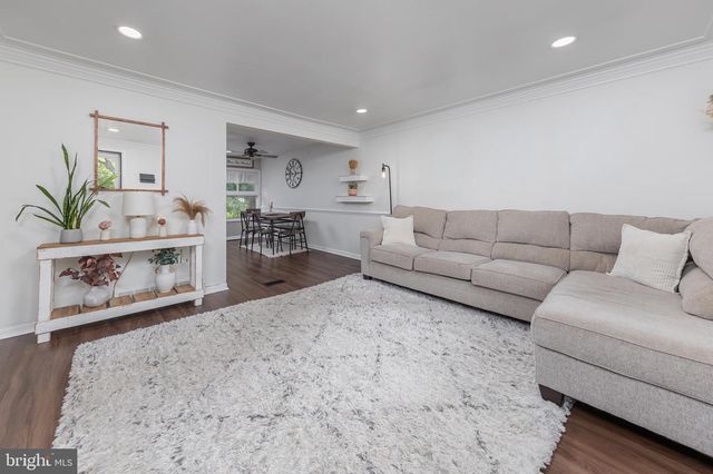 1136 W KINGS HWY, Mount Ephraim, NJ 08059