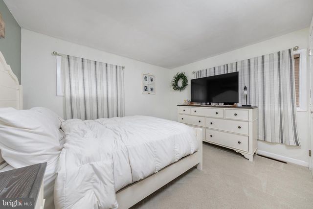 1136 W KINGS HWY, Mount Ephraim, NJ 08059