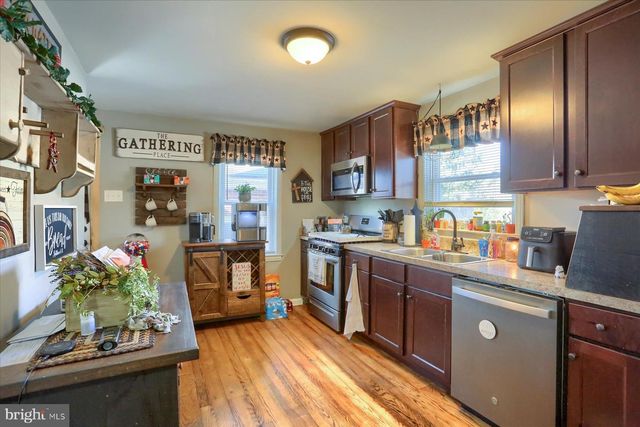 1015 TRINITY RD, York, PA 17408