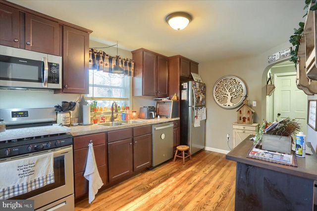 1015 TRINITY RD, York, PA 17408