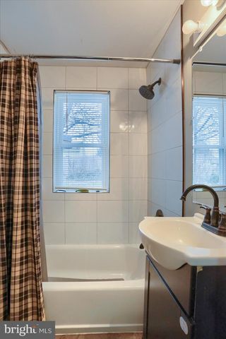 1015 TRINITY RD, York, PA 17408