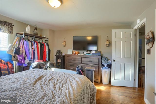 1015 TRINITY RD, York, PA 17408