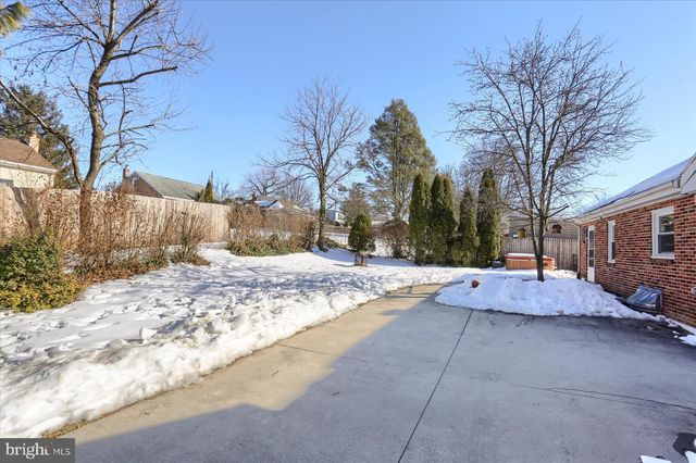 1015 TRINITY RD, York, PA 17408