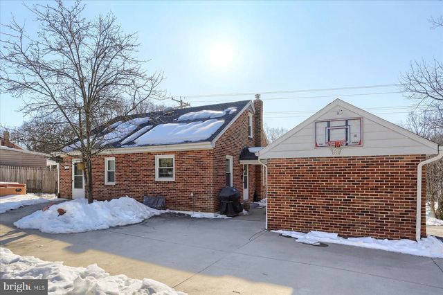 1015 TRINITY RD, York, PA 17408