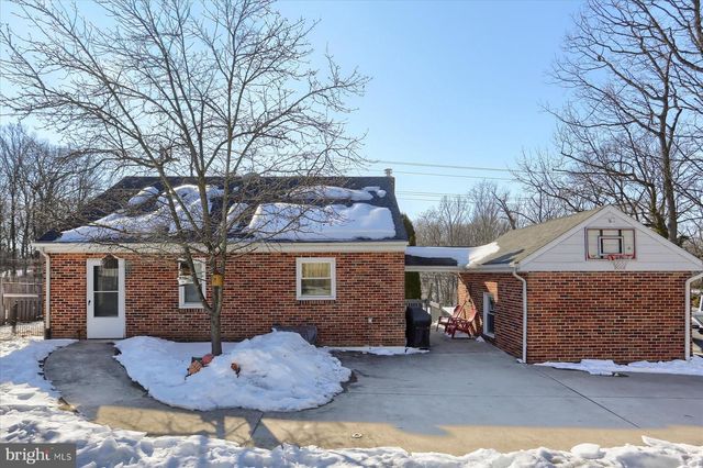 1015 TRINITY RD, York, PA 17408