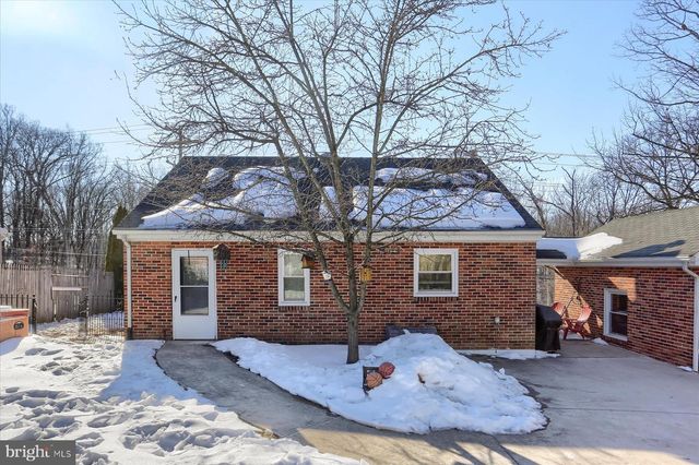 1015 TRINITY RD, York, PA 17408