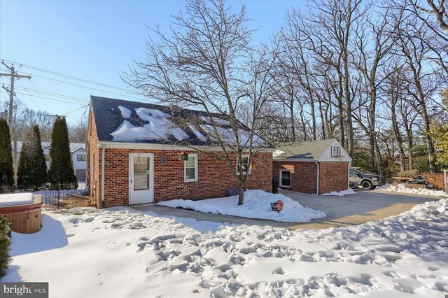 1015 TRINITY RD, York, PA 17408