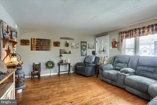 1015 TRINITY RD, York, PA 17408