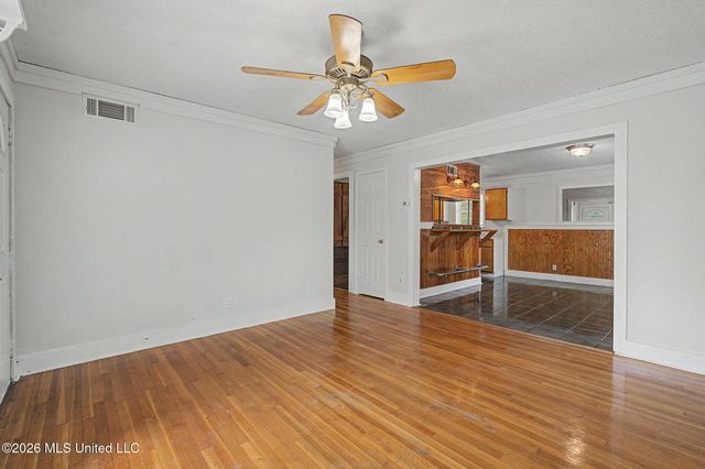 8476 W Southaven Circle, Southaven, MS 38671