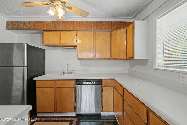 8476 W Southaven Circle, Southaven, MS 38671