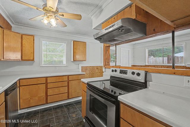 8476 W Southaven Circle, Southaven, MS 38671