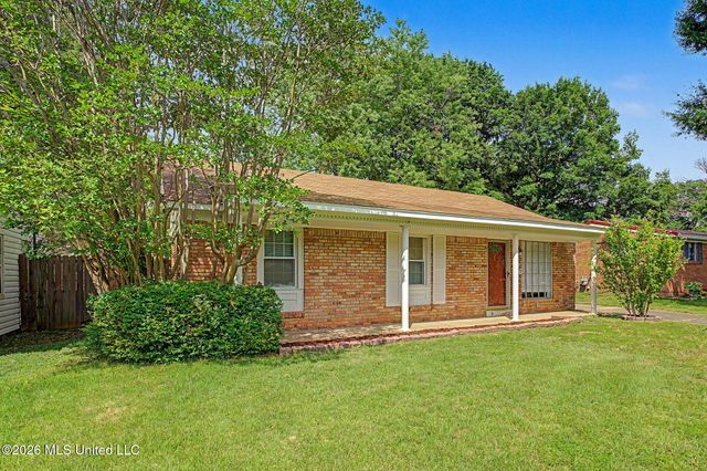 8476 W Southaven Circle, Southaven, MS 38671