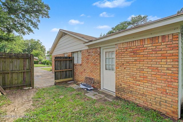 8476 W Southaven Circle, Southaven, MS 38671